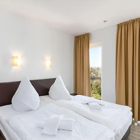Bungalow Fur Bis Zu 4 Personen Im Campingpark Eifel