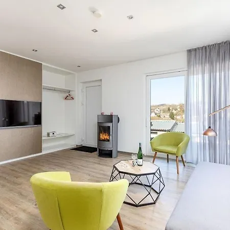 Bungalow Fur Bis Zu 4 Personen Im Campingpark Eifel *